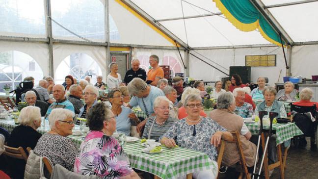 Müggenmarkt in Jemgum endet mit Musik, Kaffee, Tee und Kuchen
