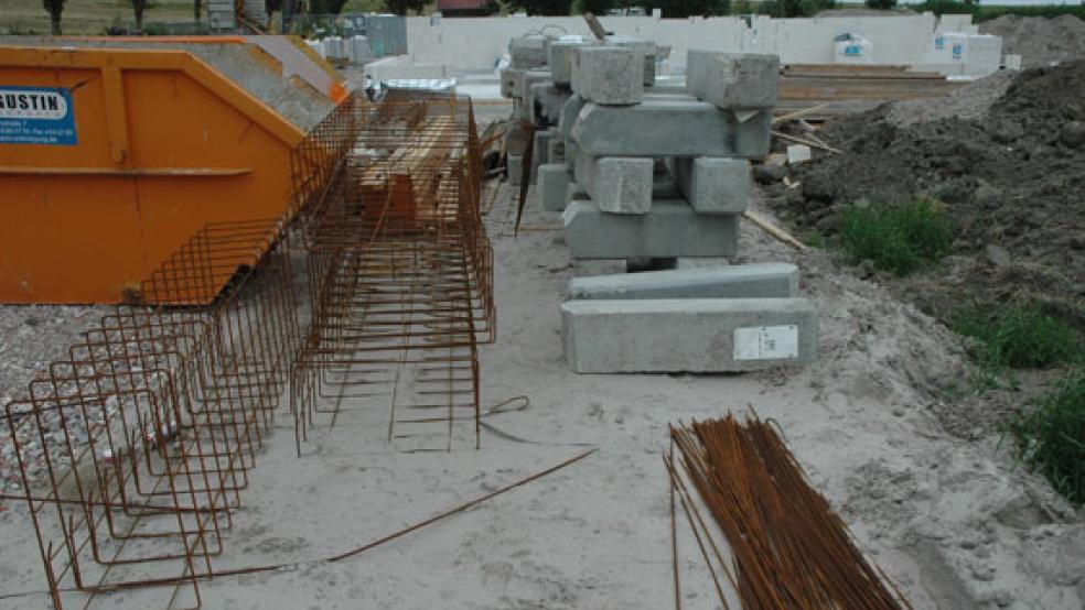 Die Baustelle des künftigen Feuerwehrhauses in Ditzum. © Foto: Szyksa