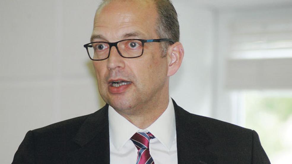 Fachanwalt Dr. J. Christian von Waldthausen referierte im Stadtrat. © Foto: Szyska