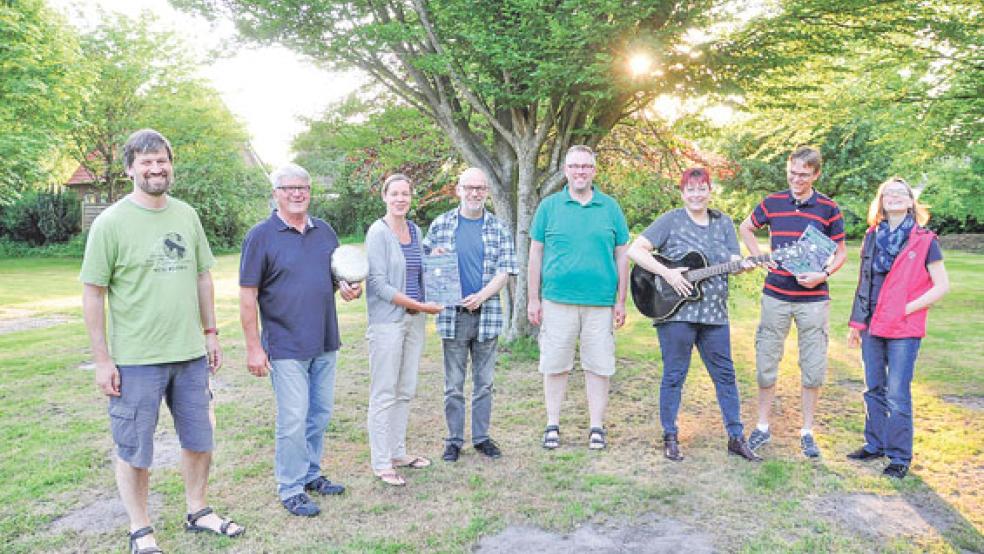 Frauke Tillmann (Dritte von links) hat in diesem Jahr im Orga-Team die musikalische Leitung des Rheiderland-Gottesdienstes übernommen. © Archivfoto: Wolters