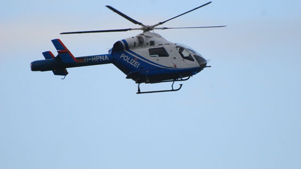 Die Polizei setzte auch einen Hubschrauber mit Wärmebildkamera bei der Personensuche ein. © Symbolfoto: Hanken