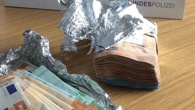 18.100 Euro waren in Alufolie verpackt