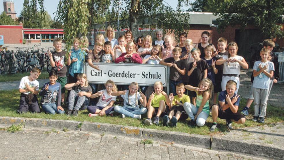 Die Fünftklässler der Carl-Goerdeler-Schule, die Schulleitung und die Lehrkräfte freuen sich auf das Schuljubiläum, das in der kommenden Woche an zwei Tagen gefeiert wird. © Foto: Szyska