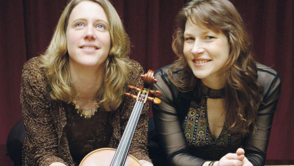 Im August war Mechal Bork mit der Viola zu Gast bei Silvia Sinning (rechts). © Foto: privat