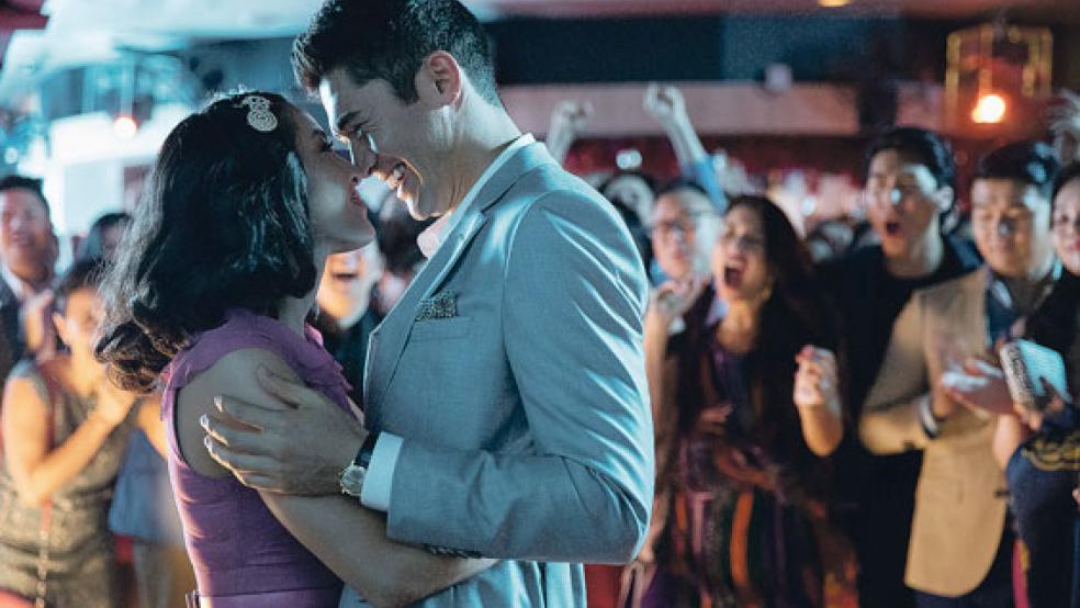 Begehrter Junggeselle: Rick (Henry Golding) hat seiner Herzallerliebsten Rachel (Constance Wu) so einiges über sich verschwiegen. © Foto: Warner Bros