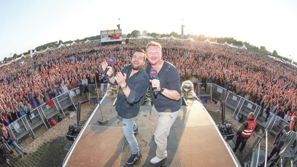 Das Moderatoren-Gespann Jens Marhold (links) und Holger Ponik wird durch das »NDR 2 Papenburg Festival« am 1. September führen. © Foto: privat