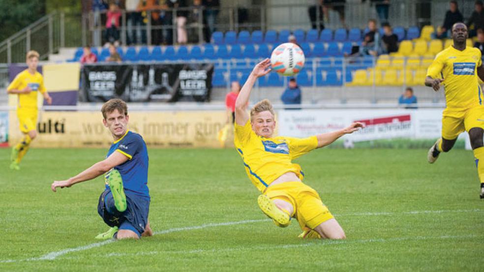Steffen Post brachte seine Weeneraner mit einem sehenswerten Lupfer über den Torwart in Führung. Lange hielt sich die Freude über das schöne Tor jedoch nicht © Fotos: Bruins