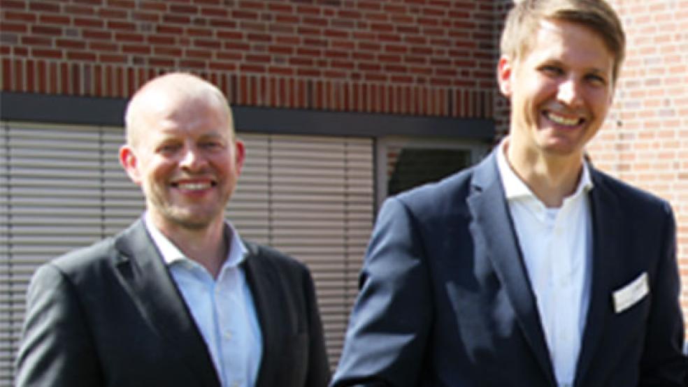 Am 1. Juli übernahm Stefan Fischer (rechts) die Geschäftsführung des Marien Hospital Papenburg-Aschendorf. Jetzt wechselt er wieder zu seiner ehemaligen Arbeitsstätte nach Hildesheim. Vorübergehender Verwaltungsleiter in Papenburg wird nun Ansgar Veer (links), Hauptgeschäftsführer der St. Bonifatius-Hospitalgesellschaft. © Foto: privat