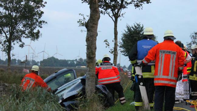 Feuerwehr befreit eingeklemmten Autofahrer