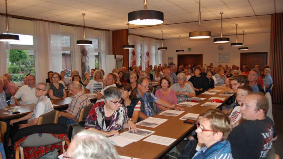 Beim ersten Infoabend zum Thema »Multifunktionsplatz« in Ditzum gab es großen Zuhörerzuspruch. © Foto: Hoegen