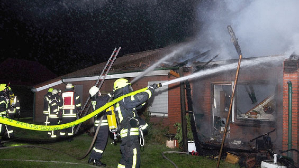 Die Feuerwehr Detern löschte den Brand in einer Seniorenwohneinrichtung. © Foto: Wolters