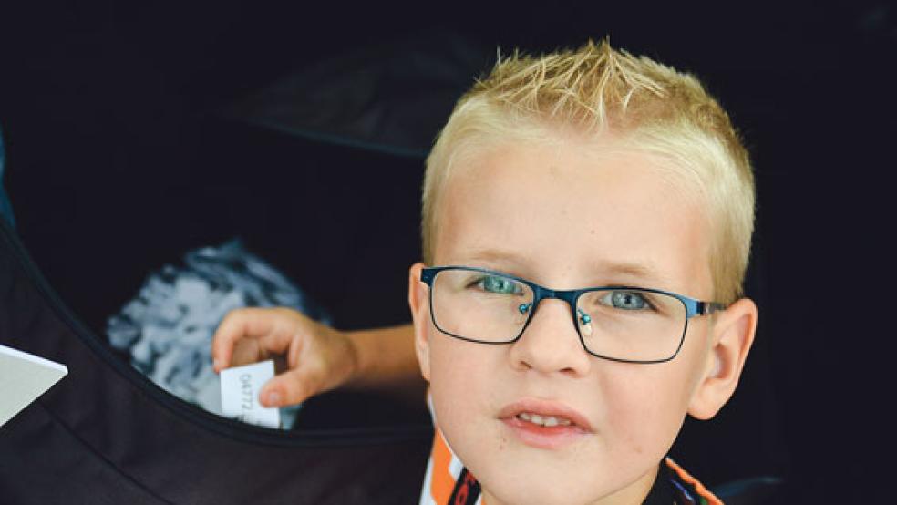 Der Name Felix bedeutet »der Glückliche« - und so macht nun die männliche Glücksfee Felix jemanden mit der Losnummer 09346 glücklich. Es gibt einen VW Up. © Foto: Himstedt