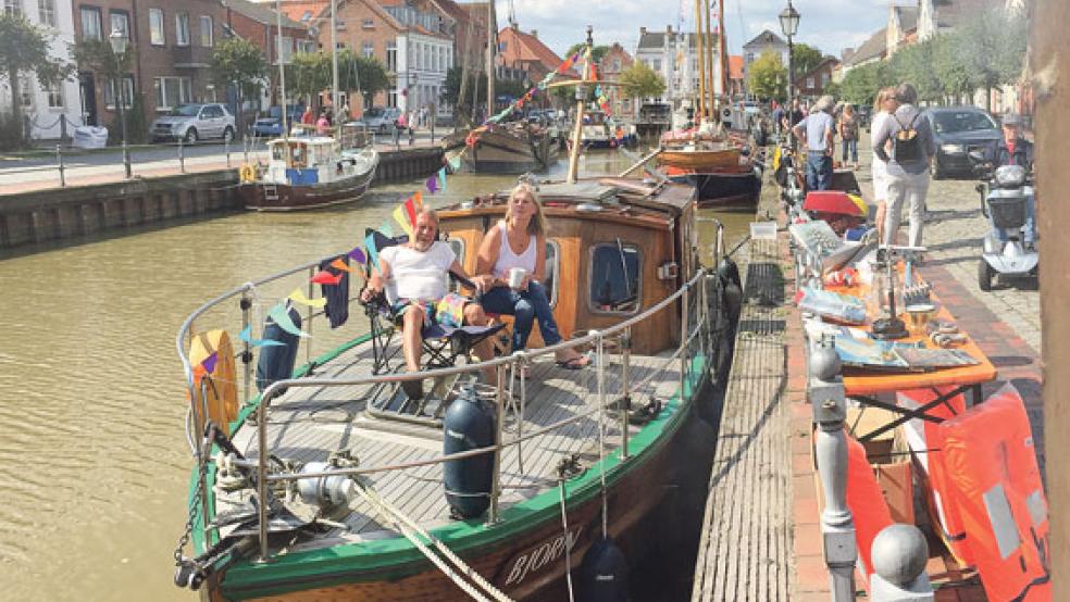 Wohnung, Logenplatz und Verkaufsobjekt zugleich war für Othello Niesmann und Sabine Menschen die 1958 erbaute Pinasse »Björn«. © Fotos: Kuper