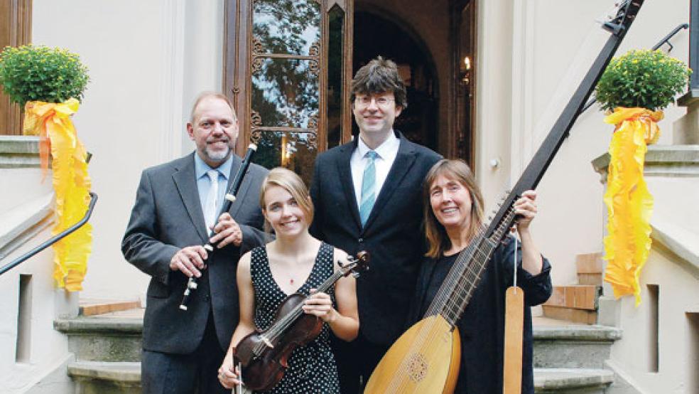 Triosonaten als Tafelmusik spielten Hajo Wienroth (Traversflöte), Marie Wienroth (Barockvioline und Traversflöte), Organeums-Direktor Winfried Dahlke (Dulcken-Cembalo) und Ute Schildt (Erzlaute). © Fotos: Kuper