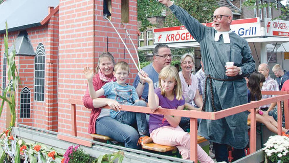 Daumen hoch für die letzte Euro-Fete. Auch in diesem Jahr nehmen wieder 40 Gruppen an dem Festzug teil. © Archivfoto: Hanken