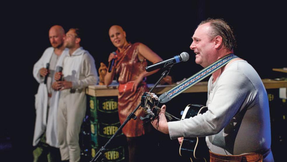 »Die Nordsee« - mit diesem Liederabend nach Heinrich Heine gastiert die Landesbühne am 26. Oktober in der Aula der Oberschule in Weener. © Foto: Landesbühne