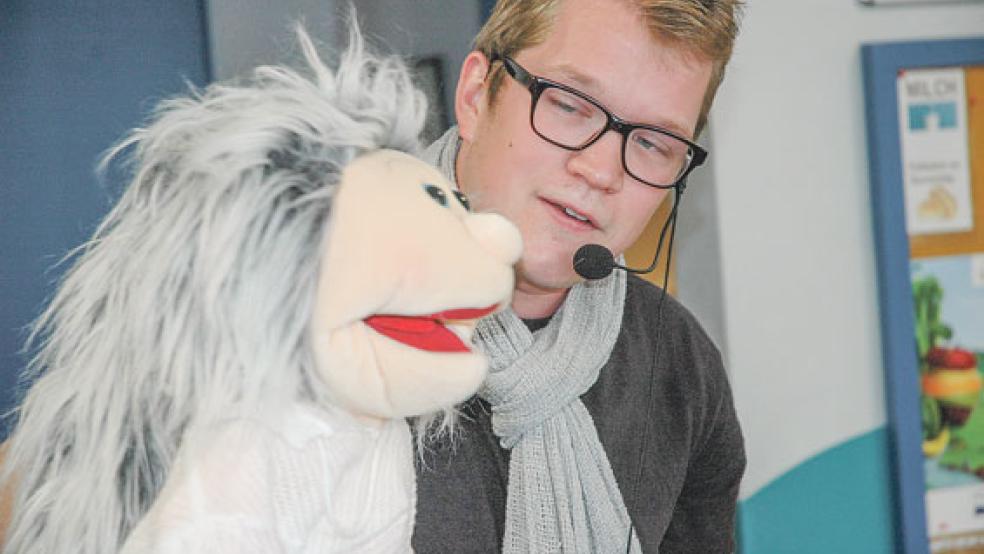 Bauchredner Uwe Maas aus Rhauderfehn ist Plattdeutsch-Botschafter der Ostfriesischen Landschaft. © Foto: Szyska