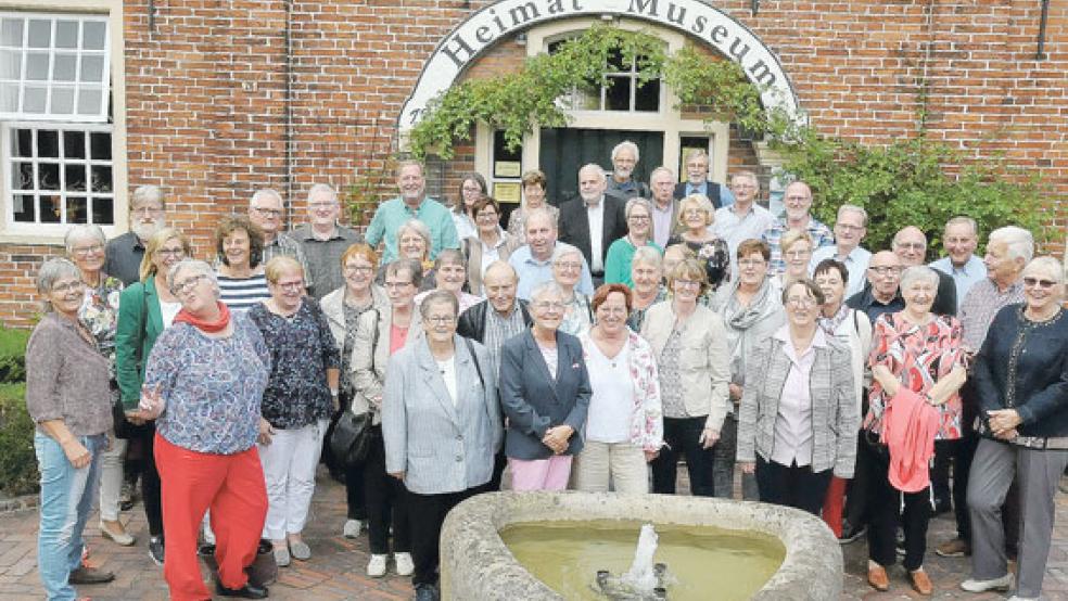 Die ehemaligen Volksschüler trafen sich im Saal des Heimatmuseums in Weener. © Foto: Wolters