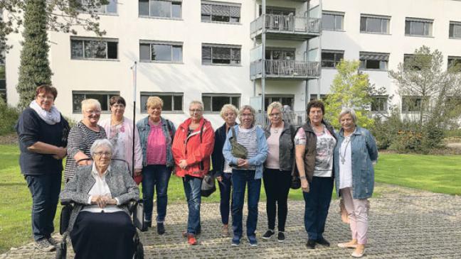 Schwesternvorschülerinnen sehen sich nach 50 Jahren wieder