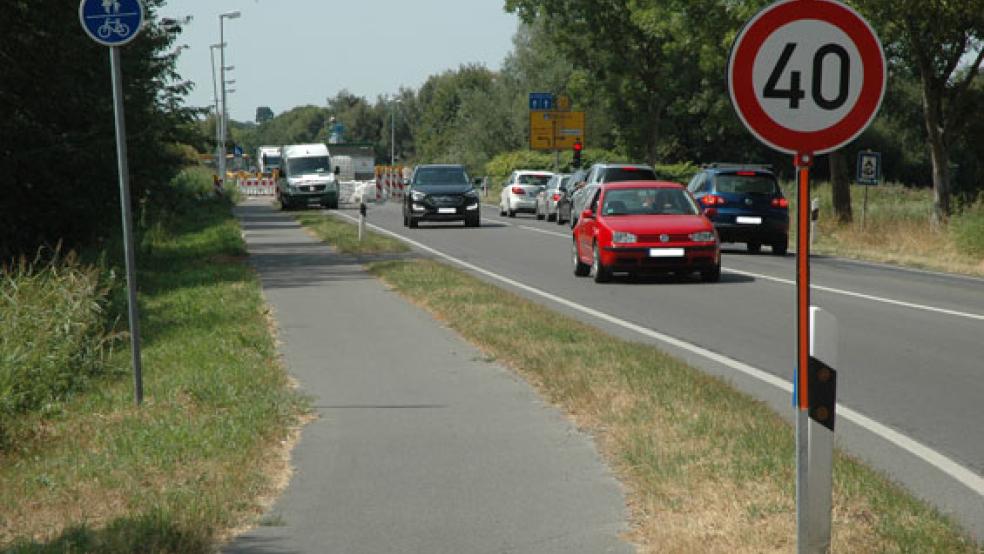 Bereits seit April dieses Jahres wird an der Brücke über das Buschfelder Sieltief gearbeitet. © Foto: Szyska