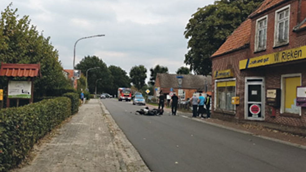 Bei einem Unfall auf der Wymeerster Hauptstraße haben ein 16-jähriger Jugendlicher aus Wymeer und ein 37-jähriger Mann aus Bellingwolde heute Nachmittag schwere Verletzungen erlitten. Ein 40-jähriger Autofahrer aus Wymeer wurde leicht verletzt. © Foto: Großpietsch