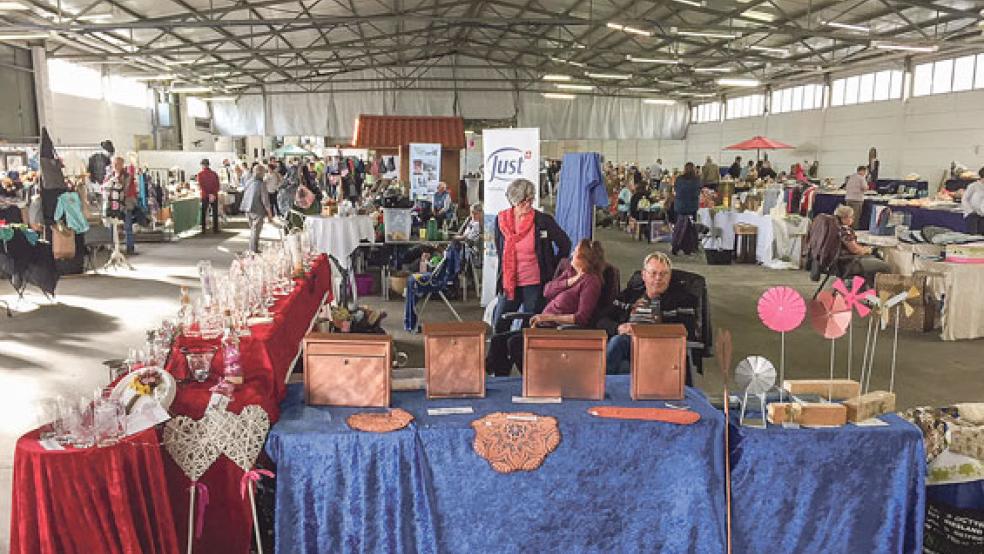 Der neunte Hobby-und Kreativmarkt mit über 100 Ausstellern in der Landsburghalle in Weener lockte gestern mehr als 2000 Besucher an. © Foto: Kuper