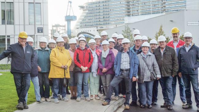 Möhlenwarfer Genossen werfen Blick hinter die Kulissen der Meyer Werft
