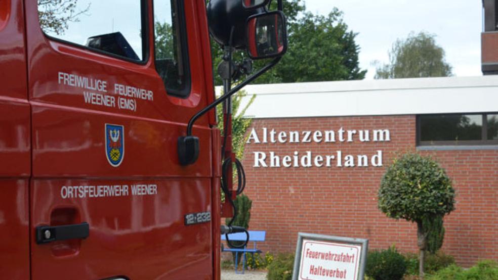 Um kurz vor 11 Uhr löste der Alarm im Altenzentrum aus. Die Wehr war mit dem Tanklöschfahrzeug vor Ort. © Foto: Muising