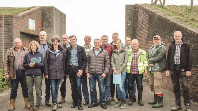 Trockenheit sorgt für Risse im Emsdeich