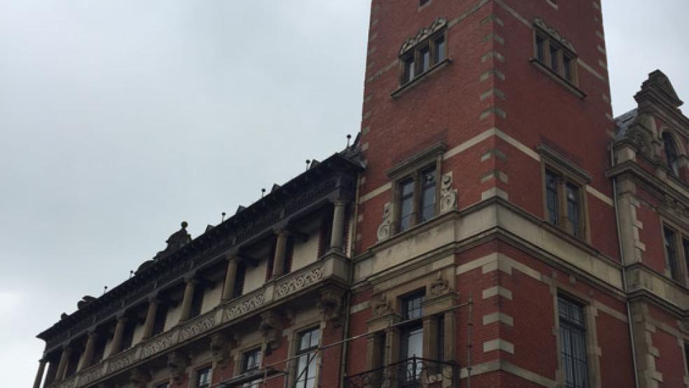 Der Wasserschaden in der Hohellernschule beschäftigt derzeit die Stadtverwaltung im Rathaus in Leer. © Foto: Boelmann