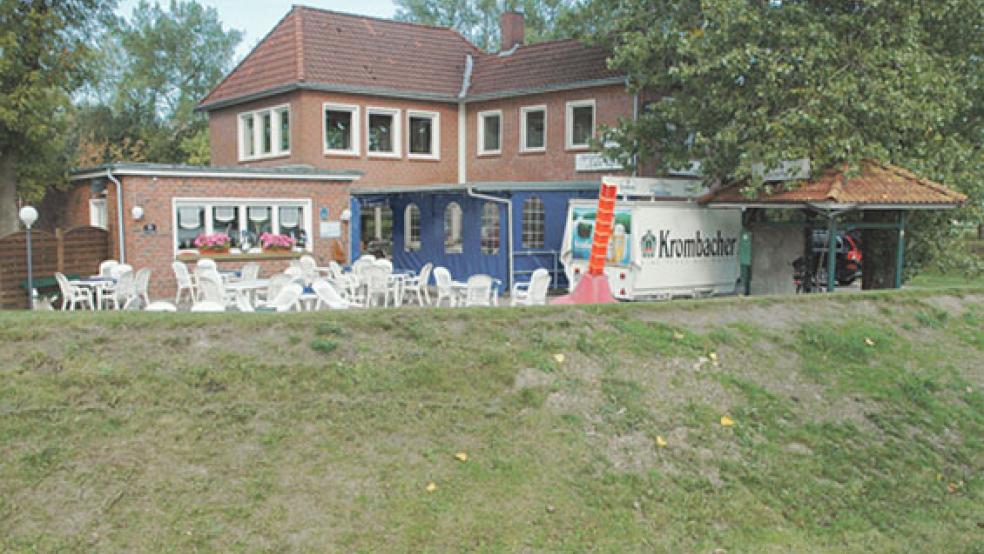 Die Lage der Vereinsgaststätte außendeichs und damit direkt an der Ems ist einzigartig. © Foto: Szyska