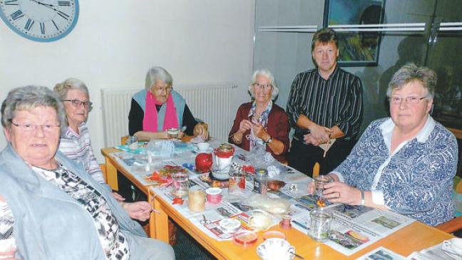 Stricken, häkeln und basteln in geselliger Runde