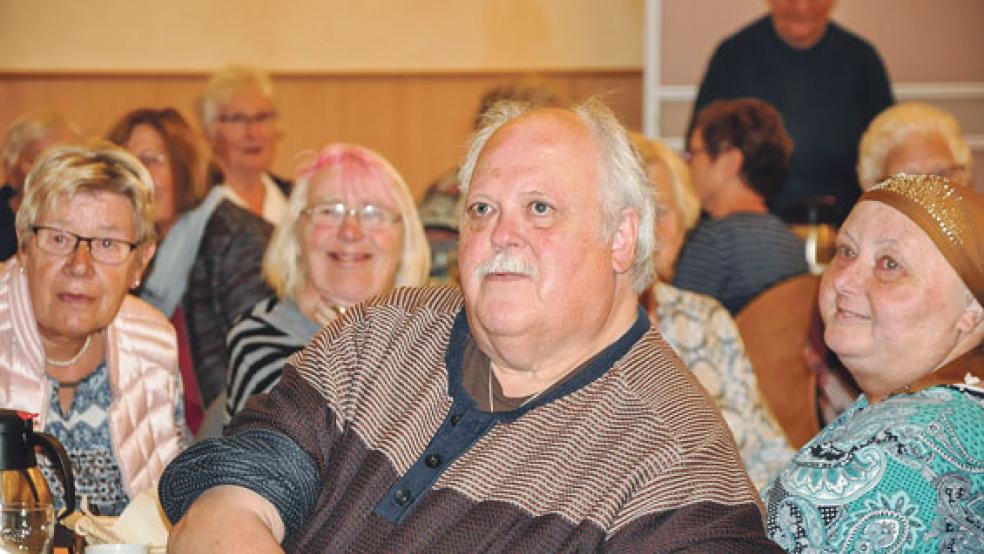 In der Dorfgemeinschaftsanlage in Bunde nahmen am Mittwochvormittag wieder rund 150 Frauen und auch zwei Männer an der Veranstaltungsreihe »Auszeit« teil, die von den drei Kirchengemeinden organisiert wurde.  © Fotos: Boelmann
