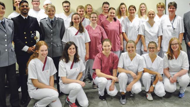 25 Auszubildende bestehen Examen