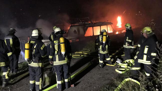 Luxusyacht geht in Flammen auf