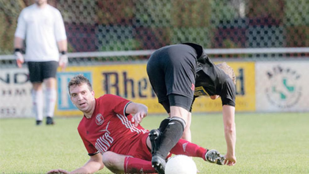 Die Bunder Mannschaft um Volker Wirtjes zeigte nicht nur einige schöne Spielzüge, sondern konnte sich auch in den meisten Zweikämpfen behaupten. © Fotos: Bruins
