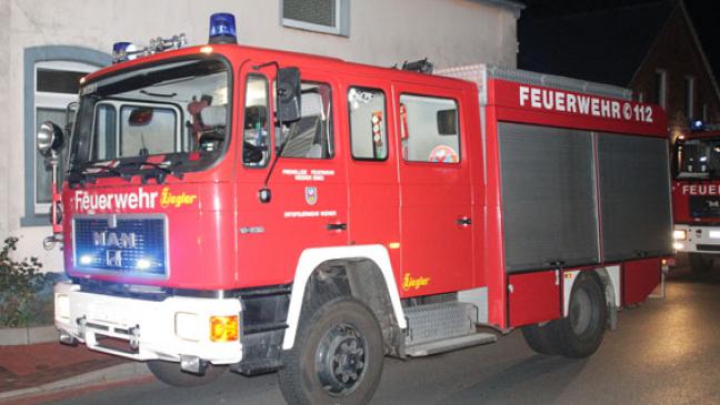 Passant alarmiert Feuerwehr