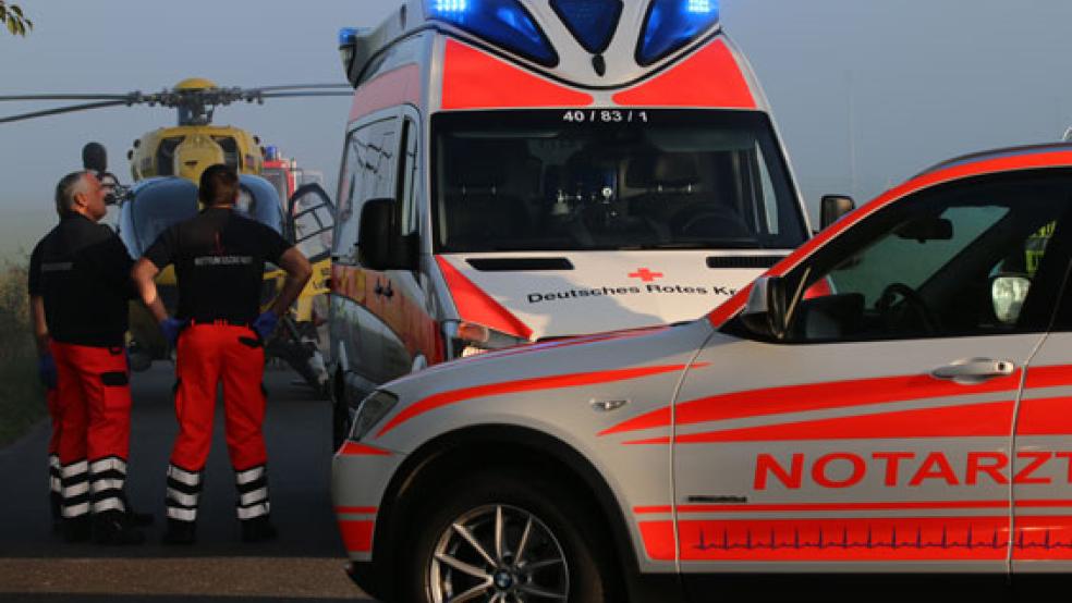 Ein Rettungshubschrauber war heute morgen neben Polizei und Notarzt an der Unfallstelle im Einsatz. © Foto: Loger