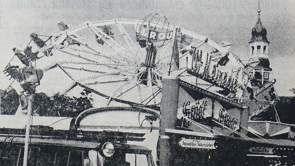 Im Jahr 1968 ging es in diesem Karussell auf dem Gallimarkt hoch in die Luft.  © Fotos: RZ-Bilderarchiv »So was dat fröher« & Stadtarchiv Leer