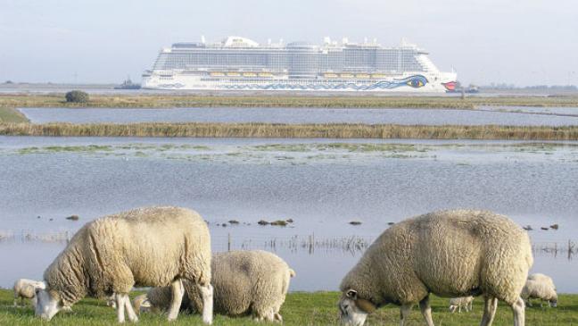 »AIDANova« kam gestern in Eemshaven an