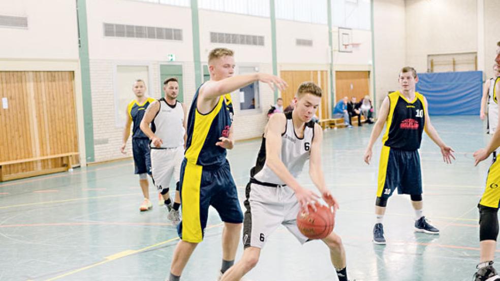 Am Korb zeigten die Weeneraner erneut Schwächen.  © Foto: Bruins