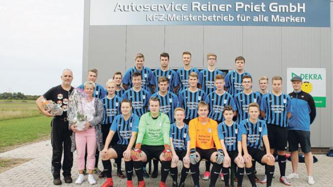 Neue Trikots für Heidjer A-Jugend
