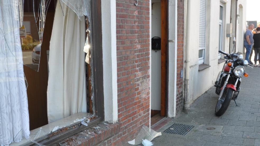 Eine 48-Jährige, die gegen diese Hausmauer mit einem Krad fuhr, liegt jetzt schwer verletzt im Krankenhaus. © Foto: Wolters