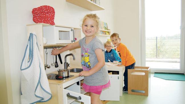 Neun Kinder spielen an der Floorenstraße