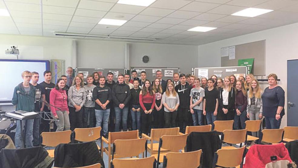 An der Bunder Oberschule beschäftigte sich der zehnte Jahrgang im Musikunterricht mit dem Thema »Moorsoldaten«. Die Ergebnisse wurden jetzt vorgestellt.  © Foto: Oberschule Bunde