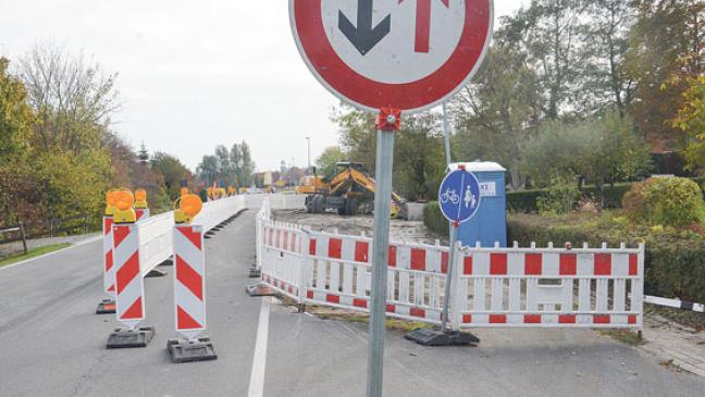 Halbseitige Straßensperrung bei Bushalte-Baustelle