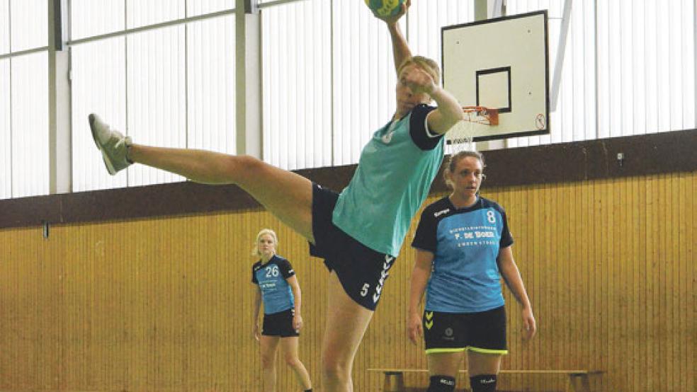 Nicole Buntjer, hier im Heimspiel gegen die Sportfreunde Larrelt, traf in Schortens sieben Mal für ihre Mannschaft. © Archivfoto: Muising