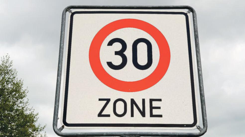 Mit dem Modellprojekt »Tempo 30 auf Hauptverkehrsstraßen« will das Land Niedersachsen prüfen, inwieweit sich eine verminderte Geschwindigkeit auf Verkehrssicherheit, Lärm und Luftverschmutzung auswirkt. © Symbolfoto: Pixabay