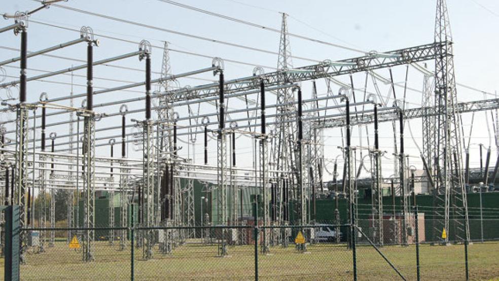 Von Geschäften mit Strom, hier ein Schaltfeld des Umspannwerkes in Diele, will die Stadt über eine Beteiligung an der EWE Netz AG profitieren. © Foto: Hoegen