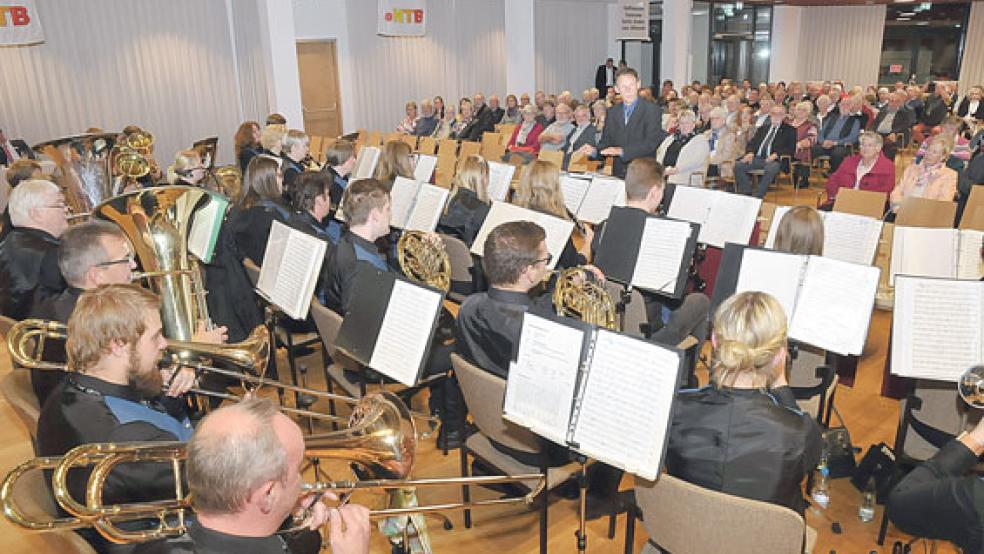 Das TMV-Blasorchester unter der Leitung von Wim Westerman unterhielt die Ehrenamtlichen musikalisch. © Foto: Wolters